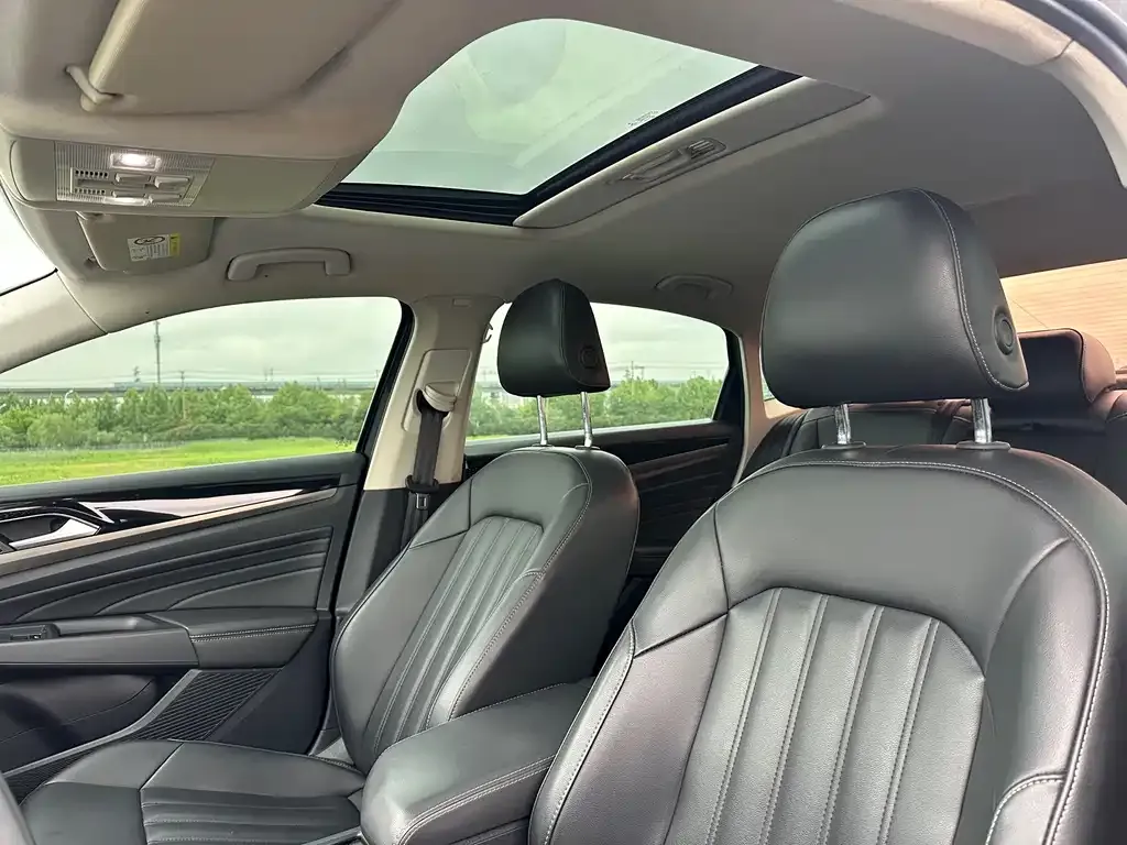 Volkswagen Passat 2021 из CN, фото 2