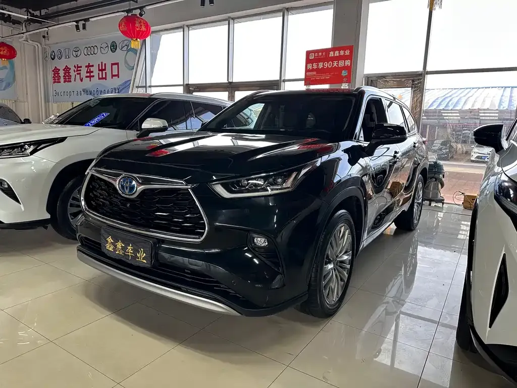 Toyota Highlander — фото 1