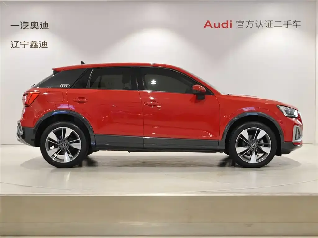 Audi Q2L — фото 8