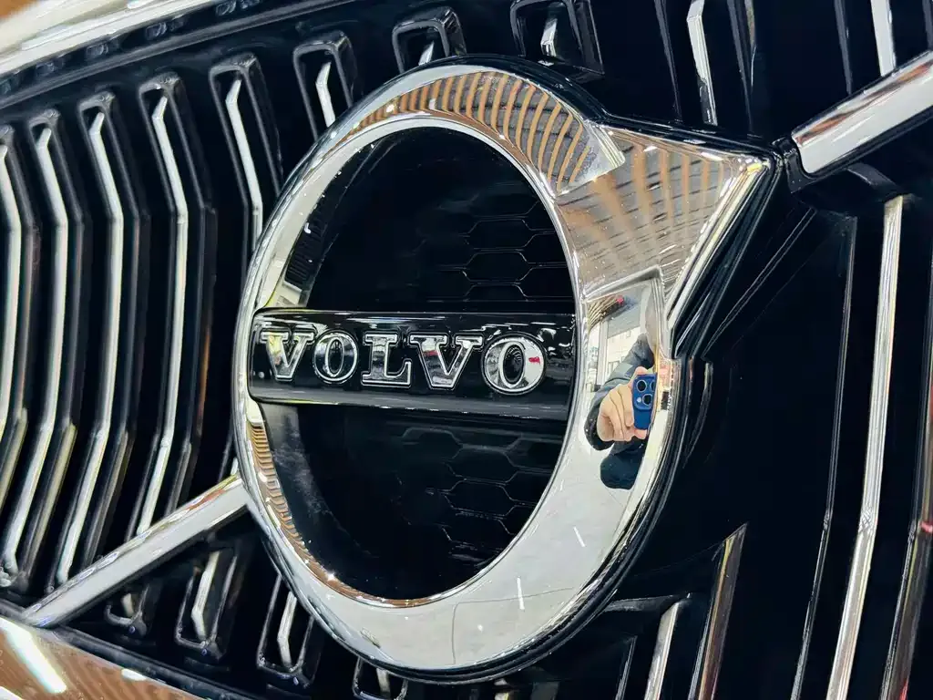 Volvo S60 — фото 10