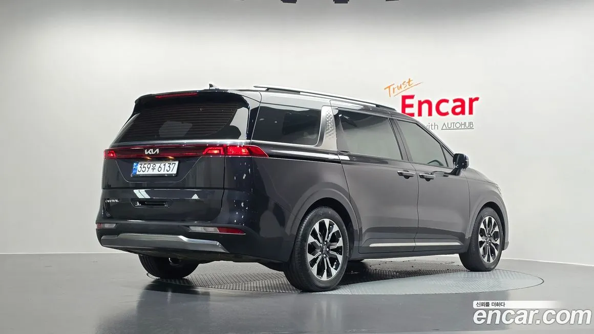 Kia Carnival — фото 10