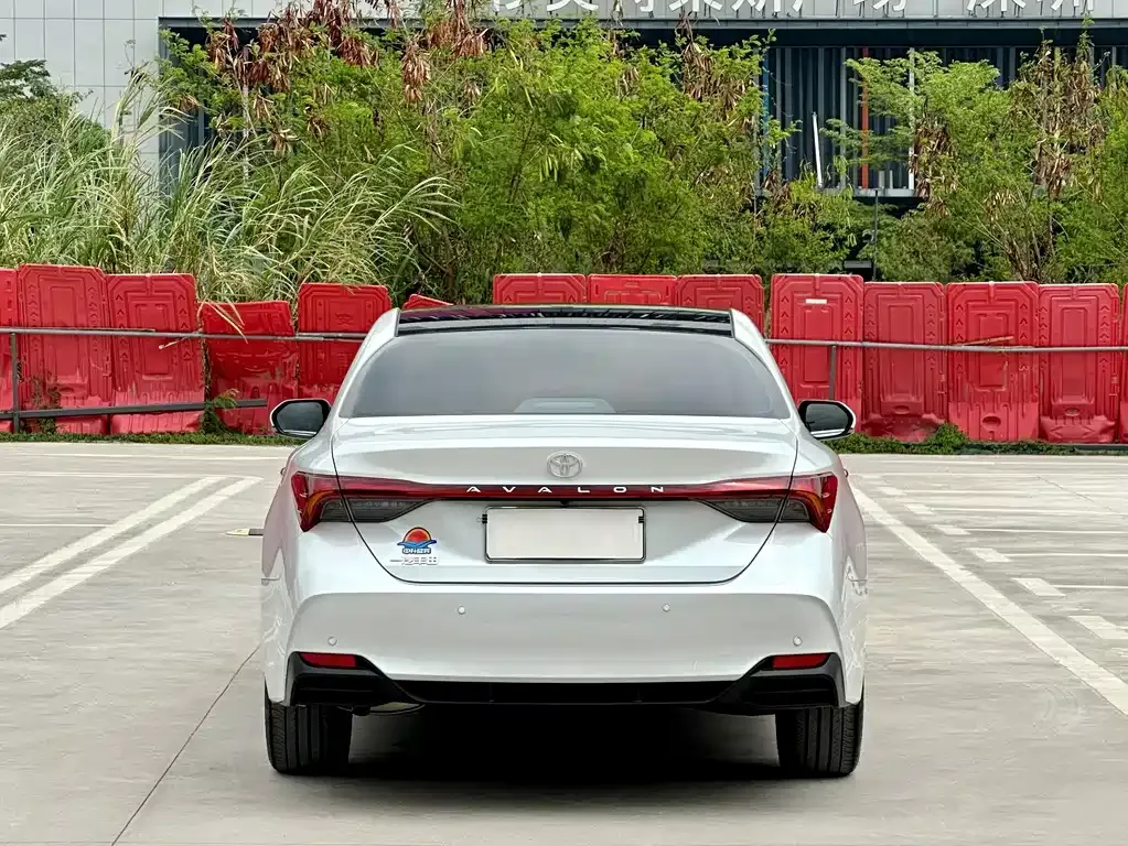 Toyota Avalon — фото 10