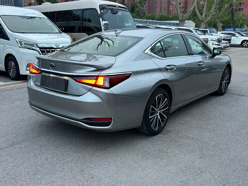 Lexus ES — фото 7