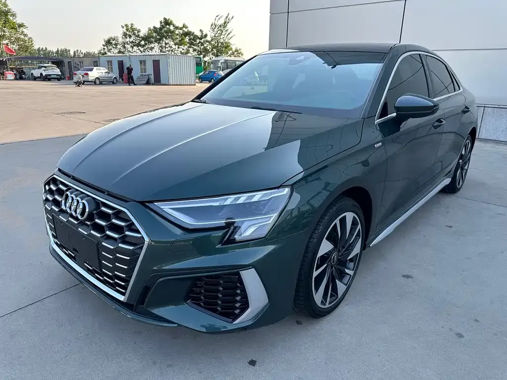 Audi A3 — фото 1