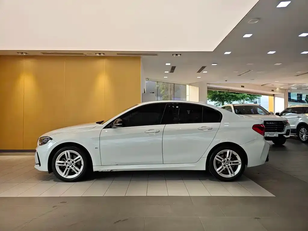 BMW 1 Series 2021 из CN, фото 3