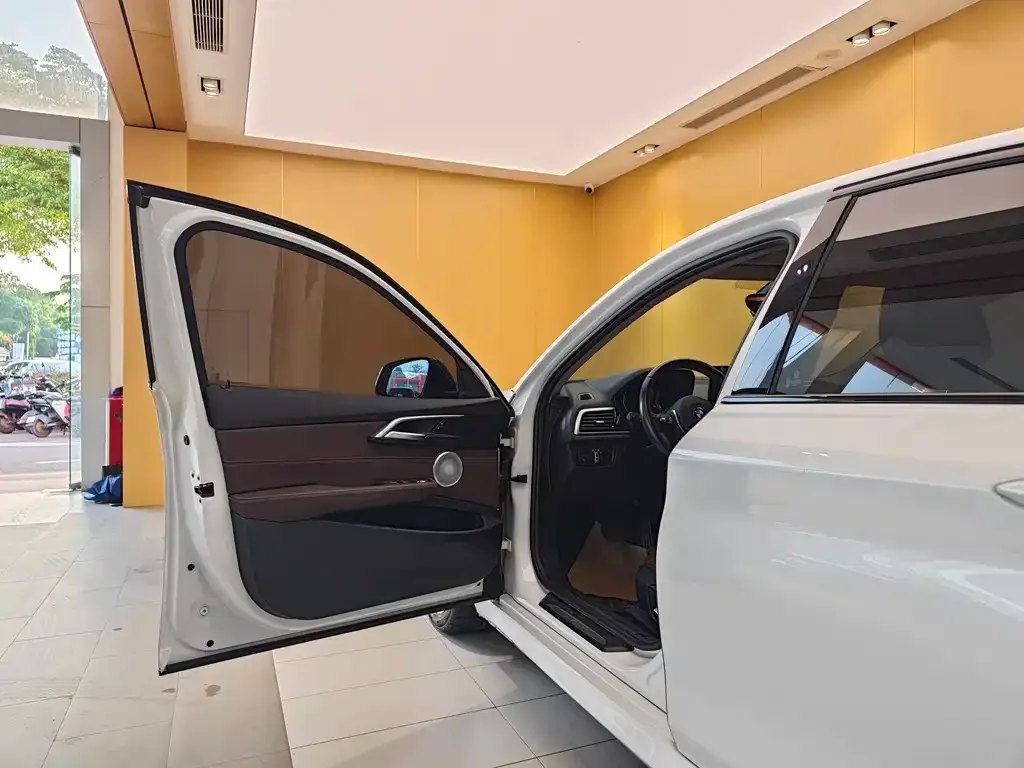 BMW 1 Series 2021 из CN, фото 8