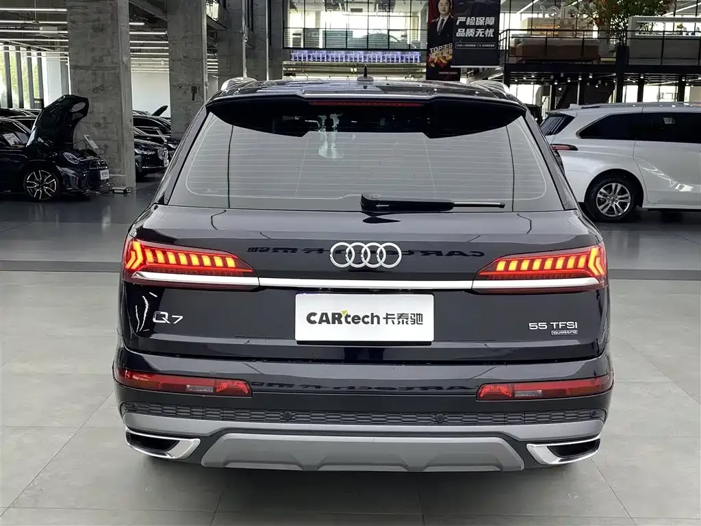 Audi Q7 — фото 10