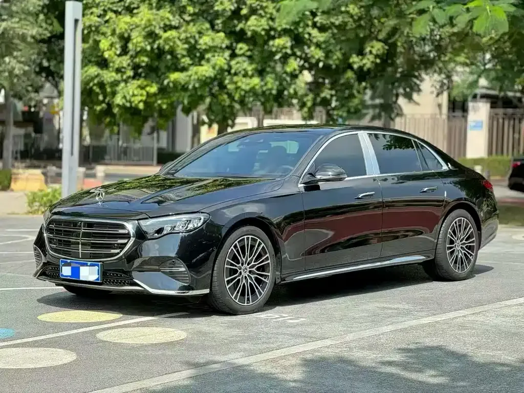 Mercedes-Benz E-Class — фото 1