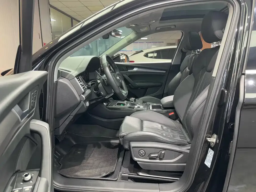 Audi Q5L 2021 из CN, фото 4