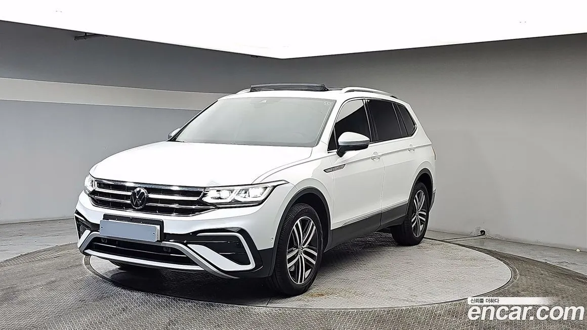 Volkswagen Tiguan — фото 1