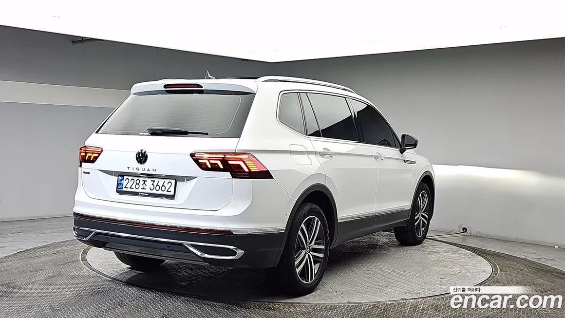 Volkswagen Tiguan — фото 4