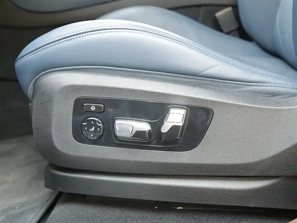 BMW XM 2023 из CN, фото 6