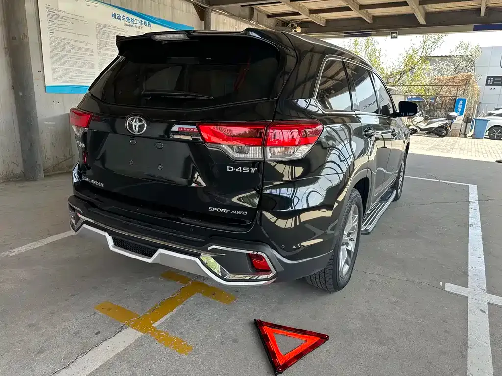 Toyota Highlander — фото 3