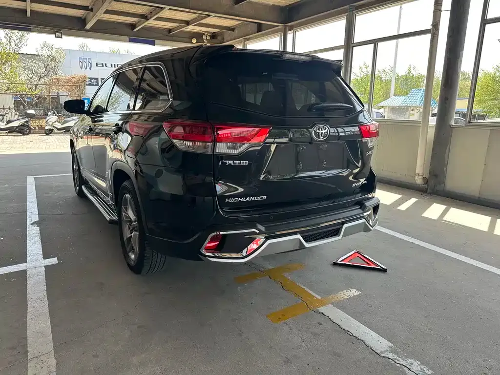 Toyota Highlander — фото 7