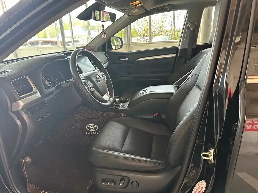 Toyota Highlander — фото 2