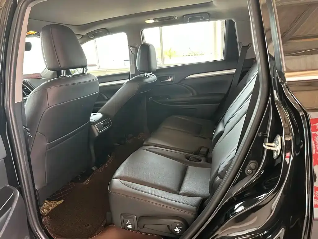 Toyota Highlander — фото 5