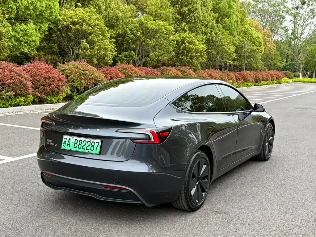 Tesla Model 3 — фото 10