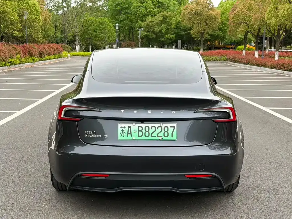 Tesla Model 3 — фото 7