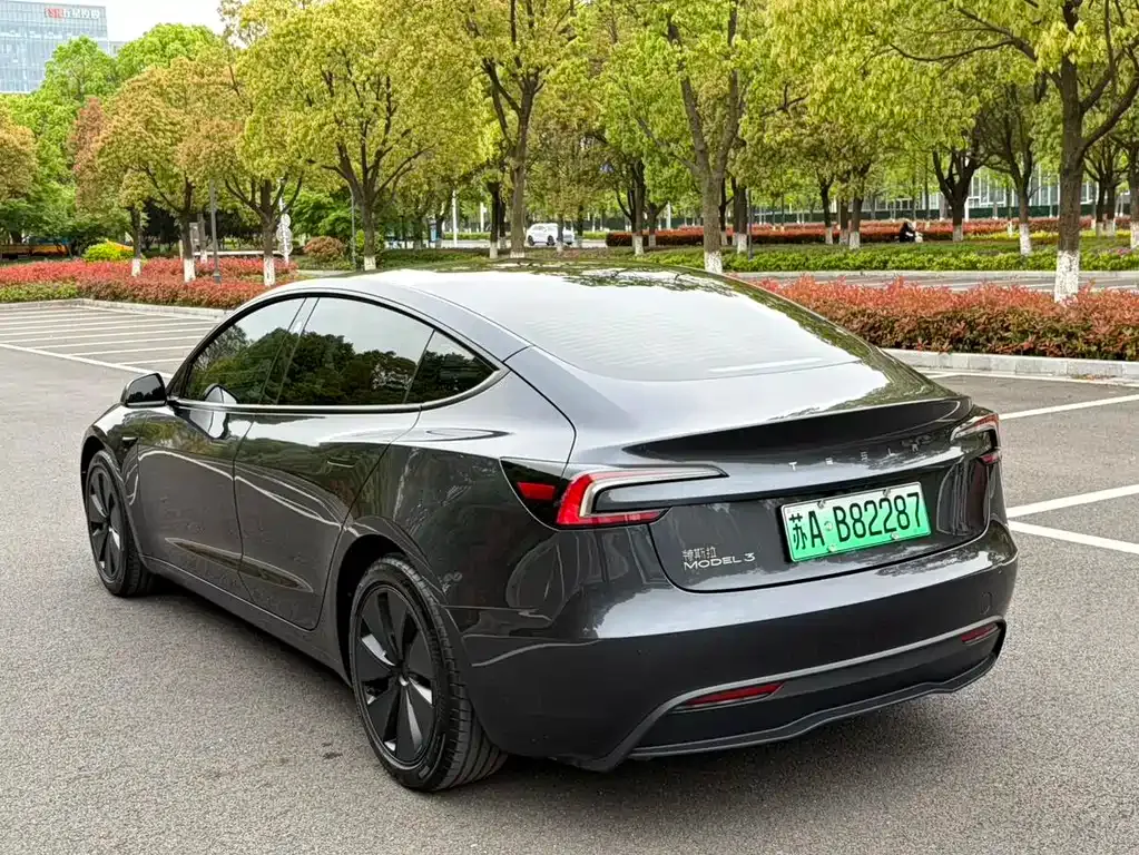 Tesla Model 3 — фото 9