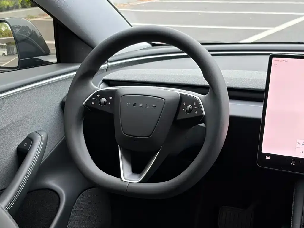 Tesla Model 3 — фото 2