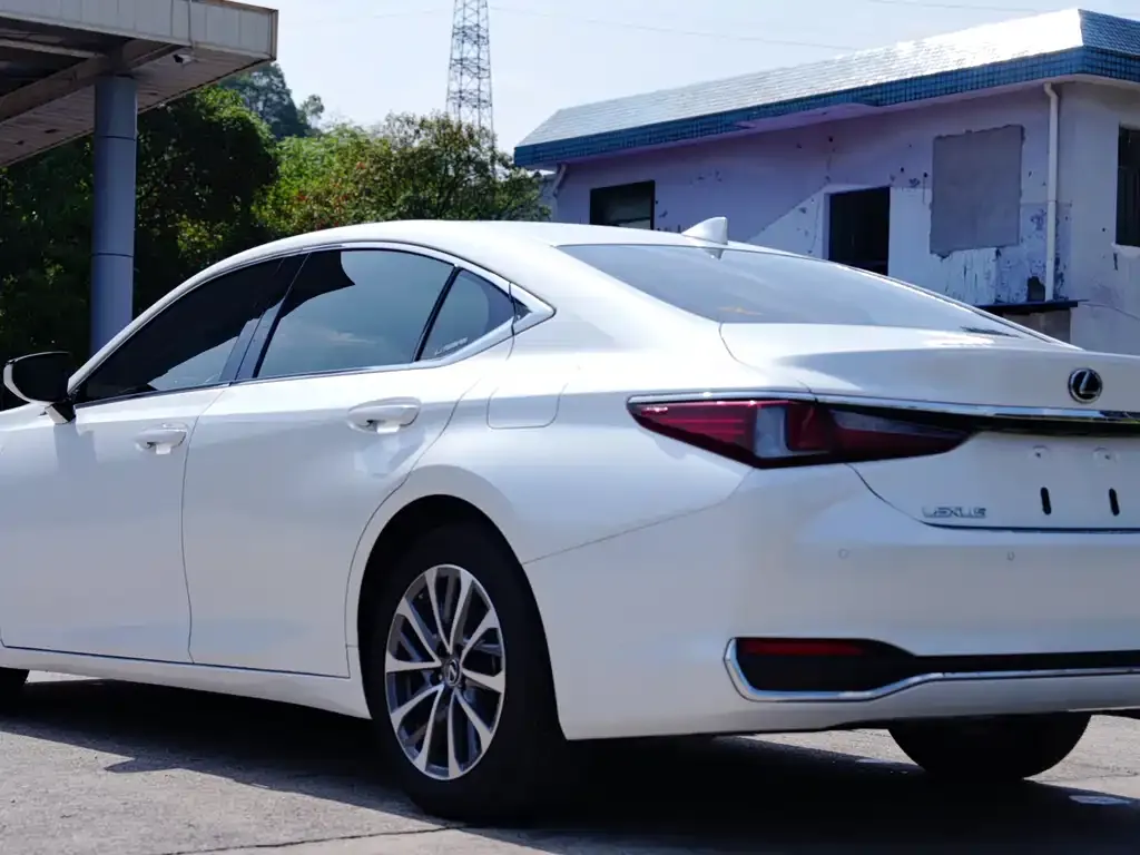 Lexus ES — фото 9