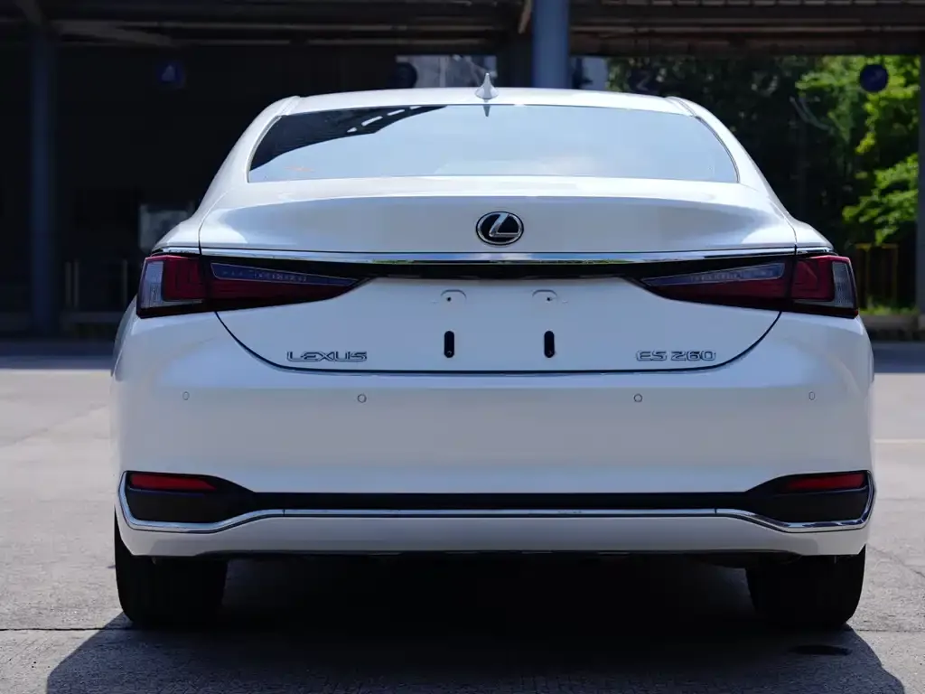 Lexus ES — фото 10