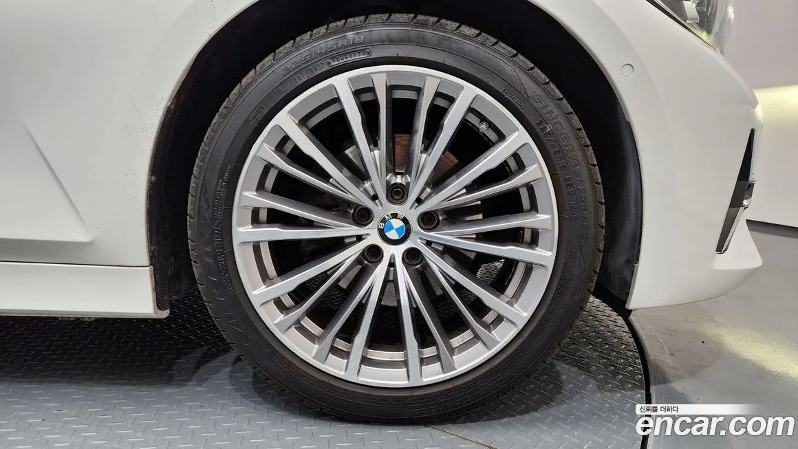 BMW 3-Series 2021 из KR, фото 8