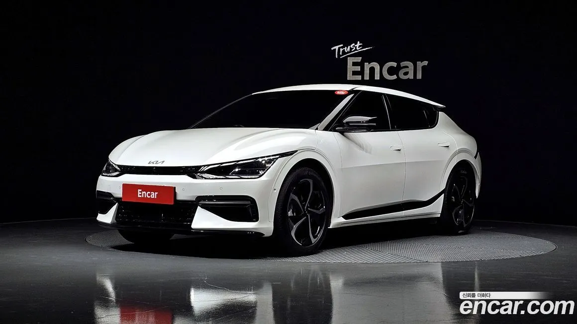 Kia EV6 — фото 1