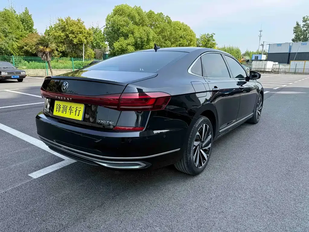Volkswagen Passat — фото 7