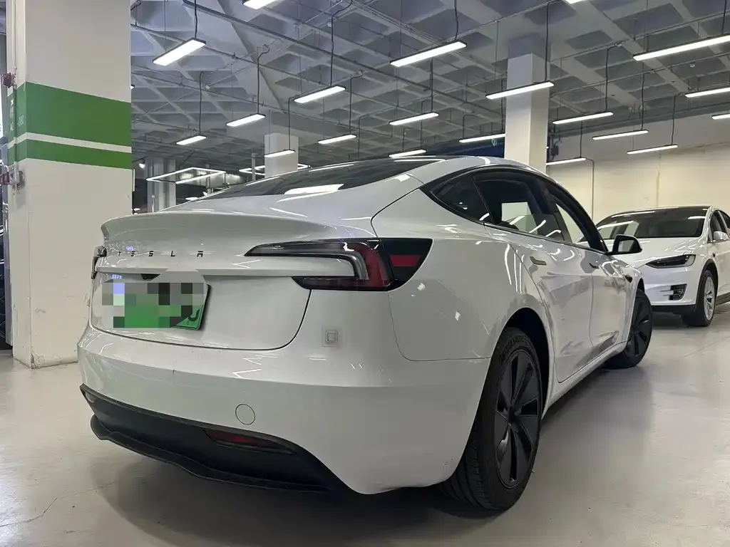 Tesla Model 3 — фото 5