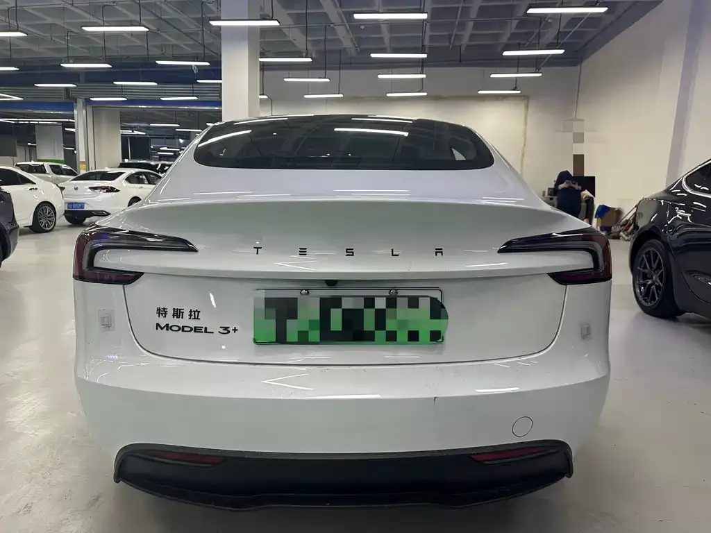 Tesla Model 3 — фото 10