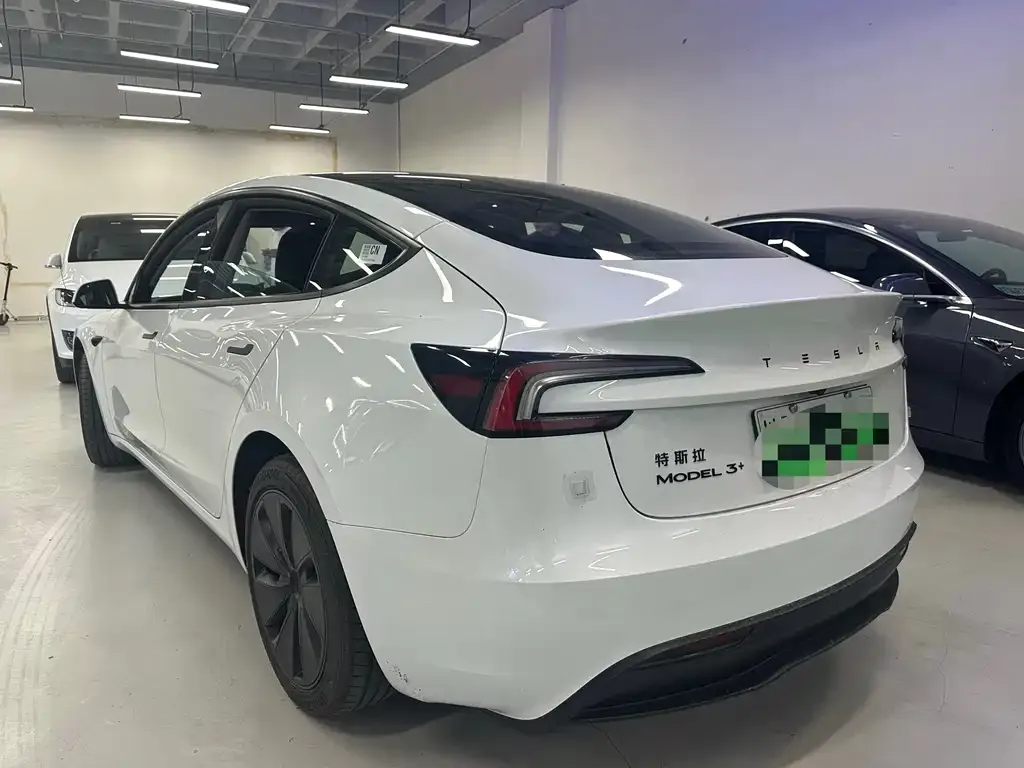 Tesla Model 3 — фото 8