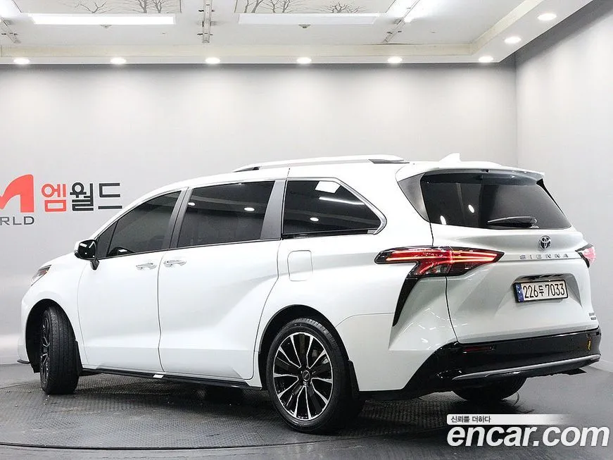 Toyota Sienna — фото 2