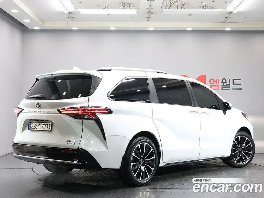 Toyota Sienna — фото 10