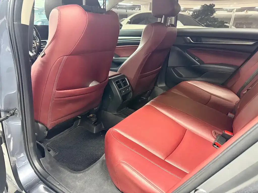 Honda Accord — фото 8