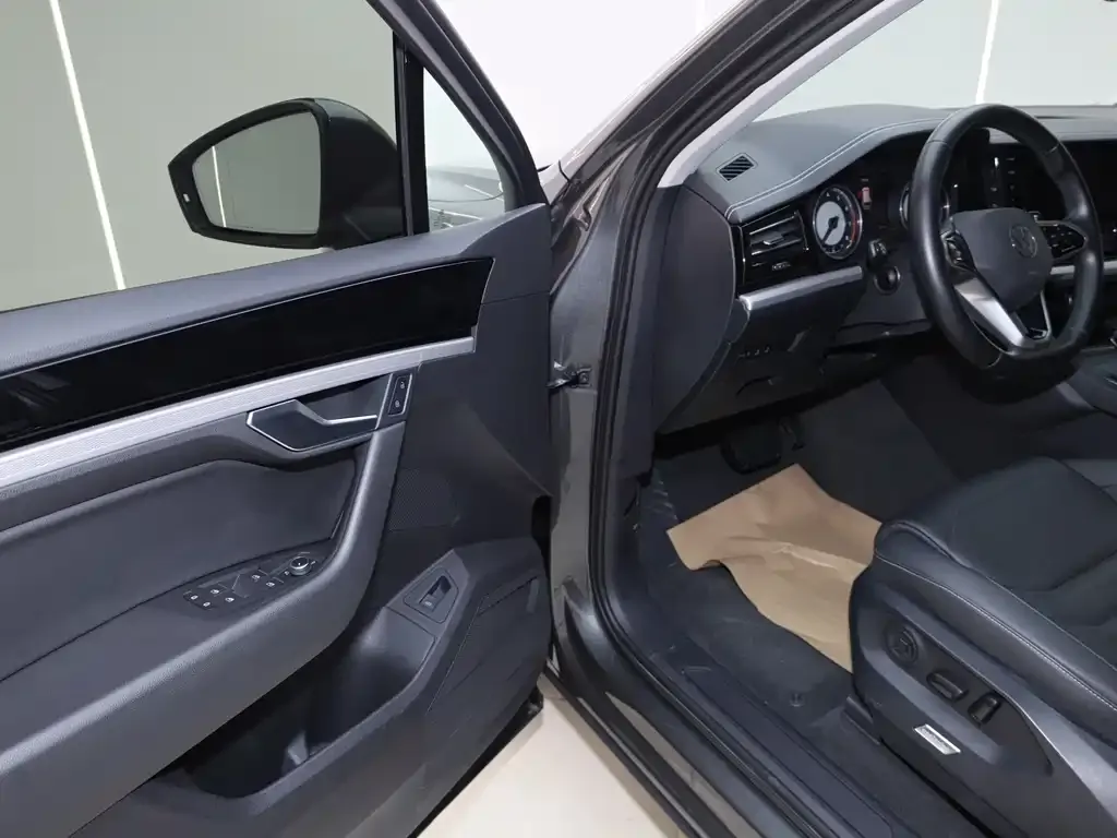 Volkswagen Touareg 2021 из CN, фото 3