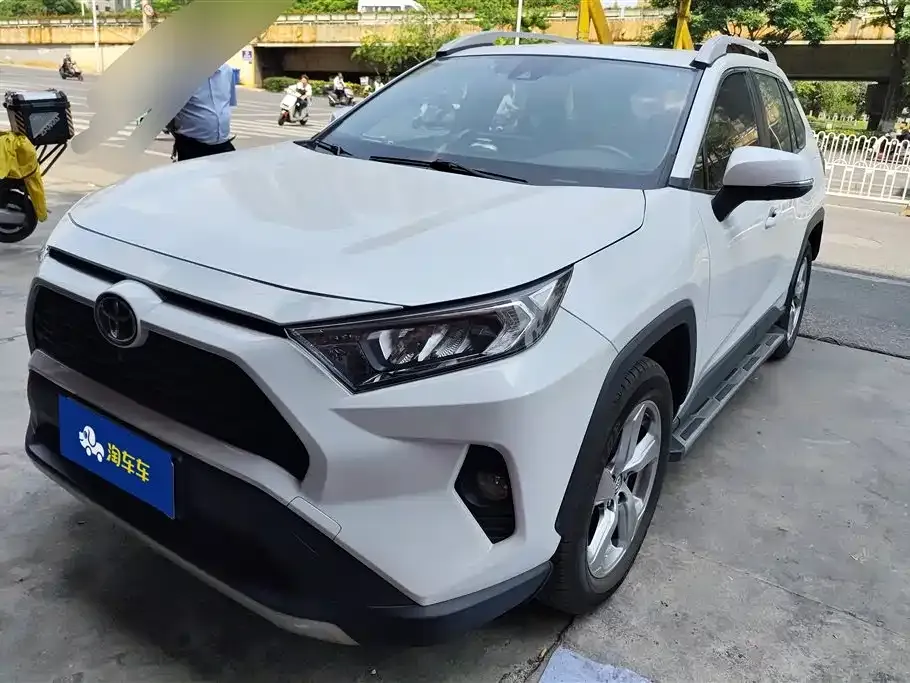 Toyota RAV4 — фото 1