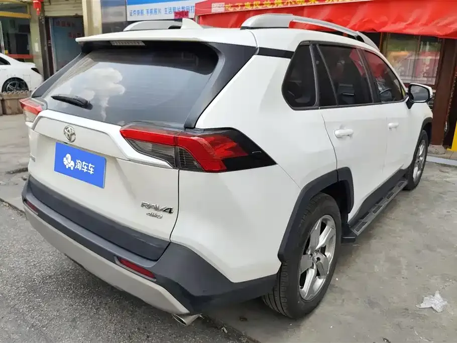 Toyota RAV4 — фото 10
