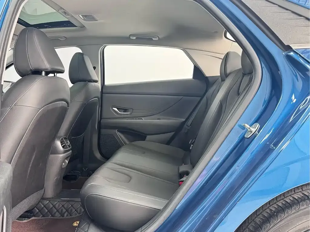 Hyundai Elantra — фото 8