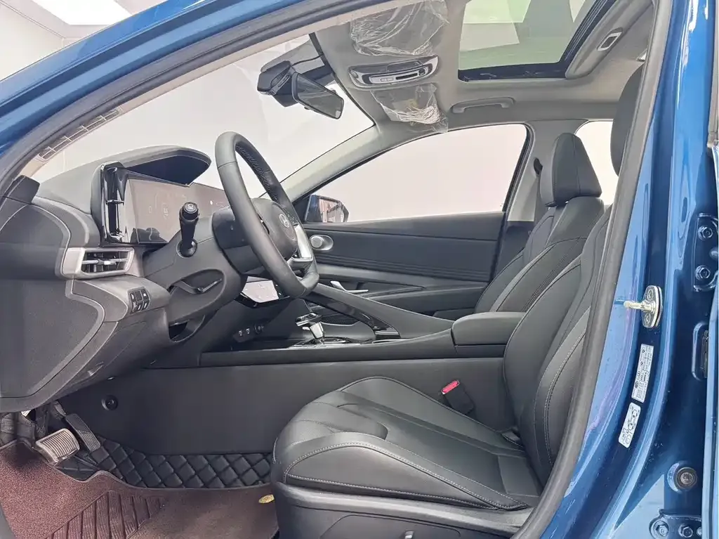 Hyundai Elantra — фото 4