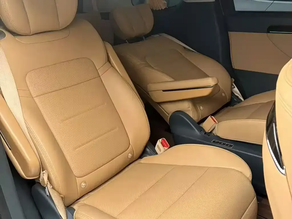 GAC Motor E8 Hybrid — фото 4