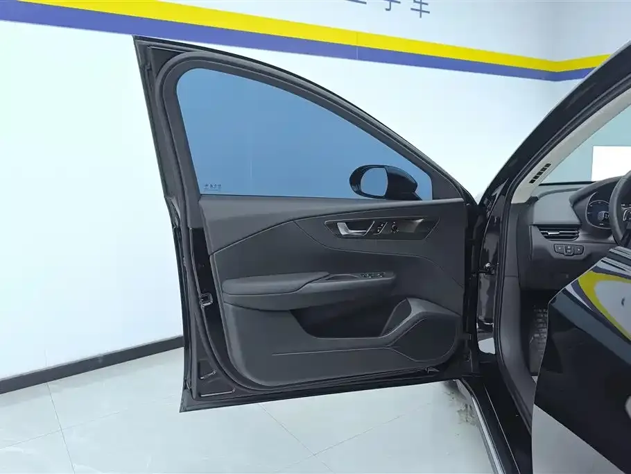 Hongqi E-QM5 2023 из CN, фото 5