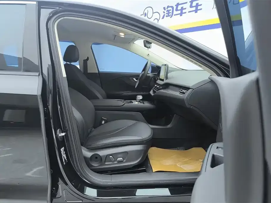 Hongqi E-QM5 2023 из CN, фото 2
