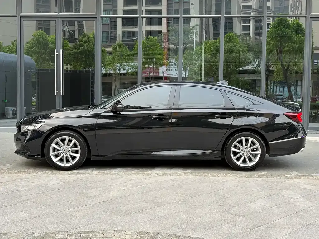 Honda Accord — фото 9