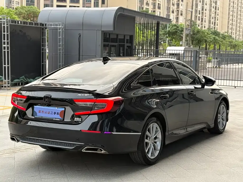 Honda Accord — фото 8