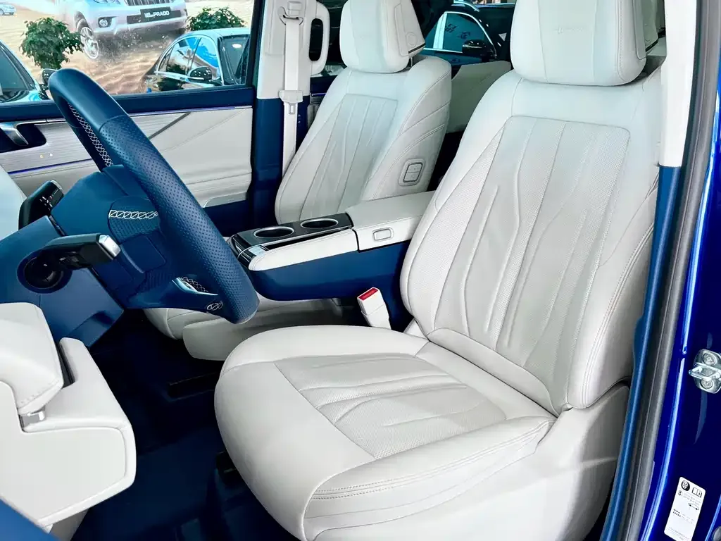 Buick GL8 Hybrid — фото 9