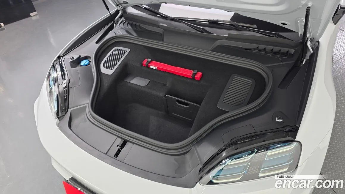 Porsche Macan 2025 из KR, фото 3
