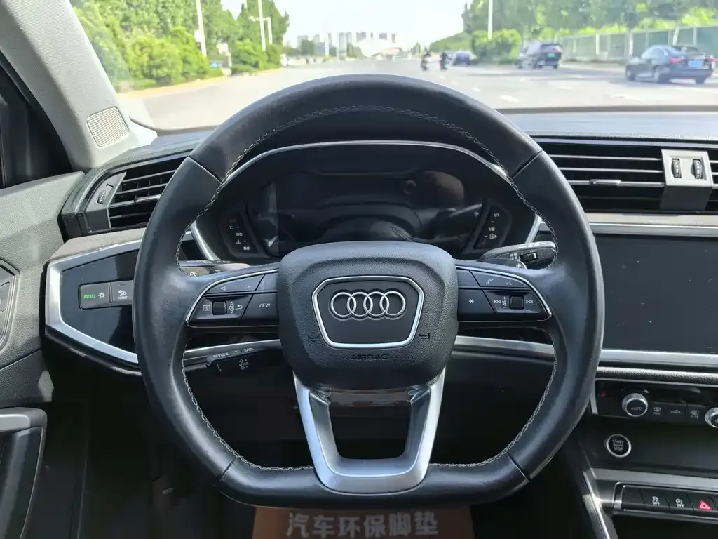 Audi Q3 — фото 6