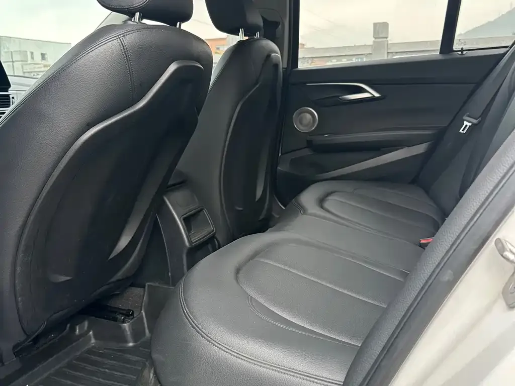 BMW 1 Series 2021 из CN, фото 3
