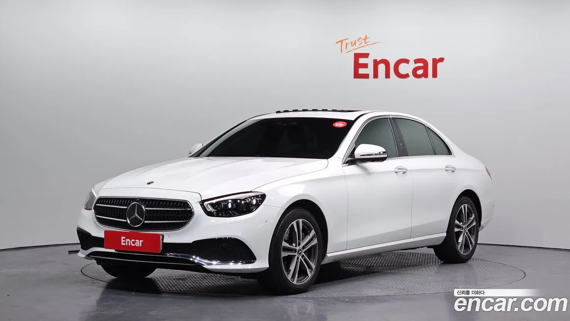 Mercedes-Benz E-Class — фото 1